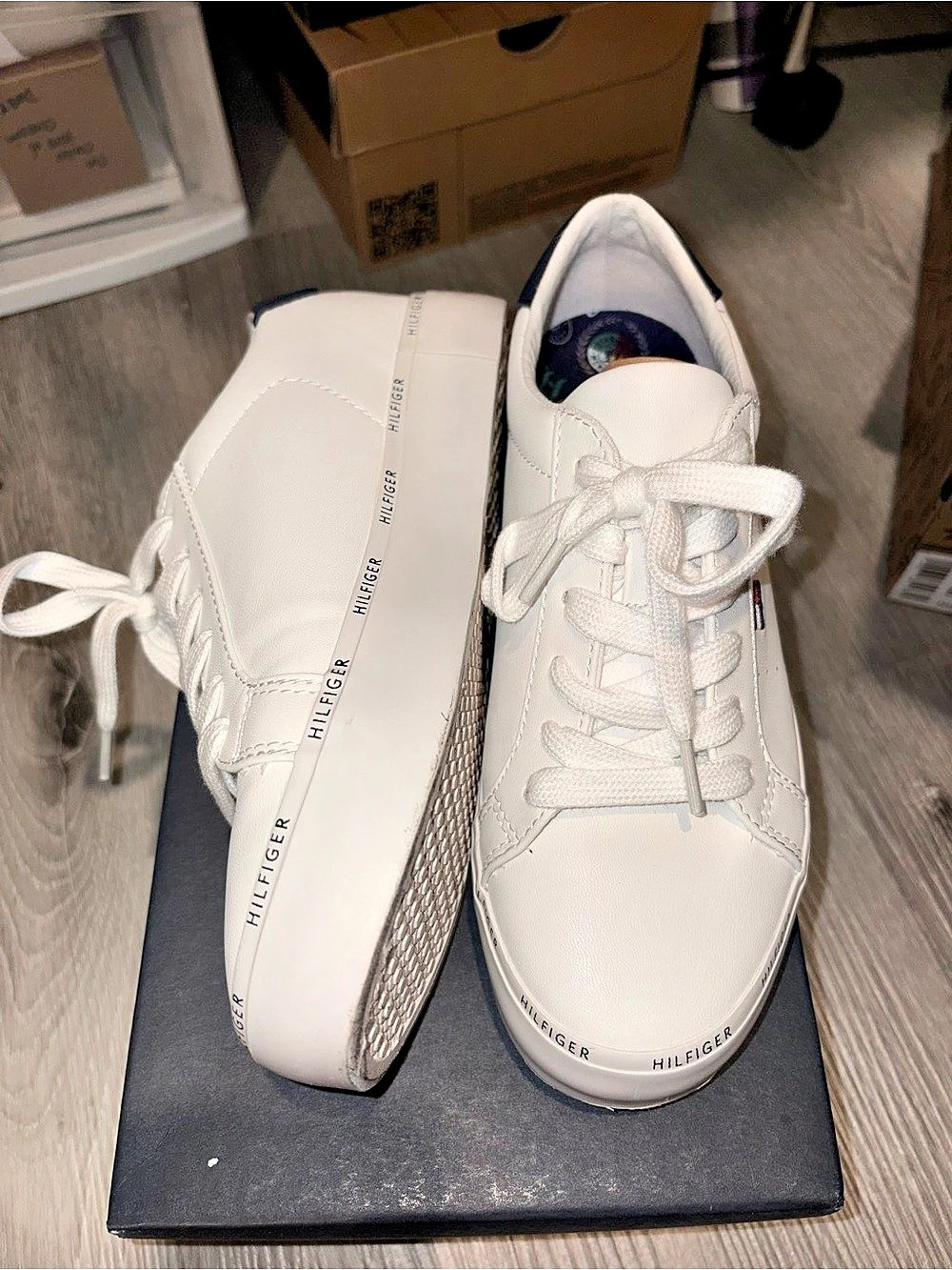 Tommy Hilfiger Henissly Sneakers in White & Blue US 7 M Like New